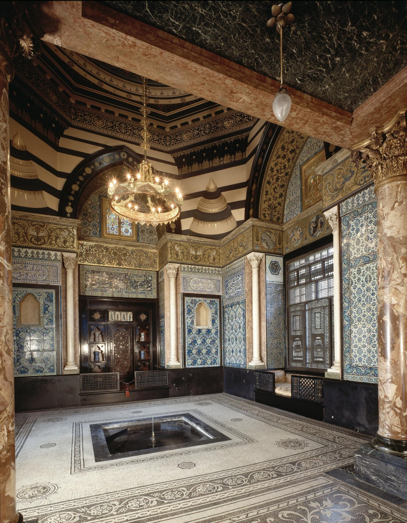 Leighton House, London, Der Arabische Saal (Arab Hall), Erweiterungsbau von 1877-1881, Bridgeman Art Library