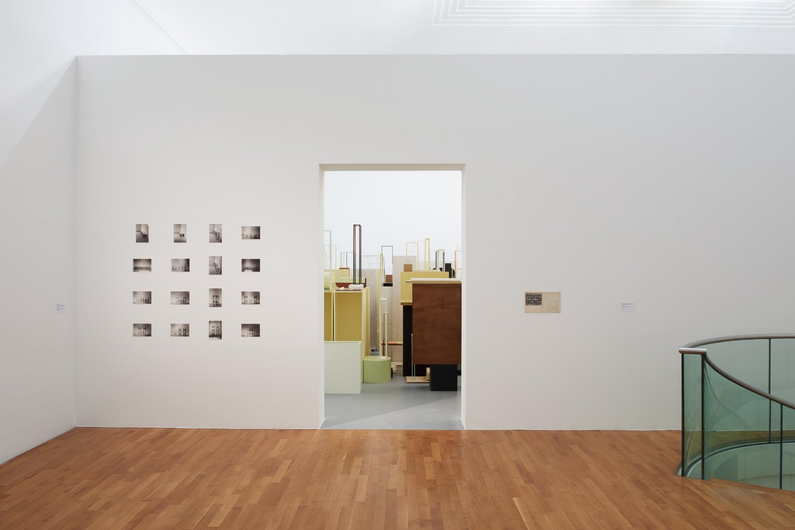 Museum Villa Stuck, Installationsansicht, Werke von Nahum Tevet, Foto: Jann Averwerser